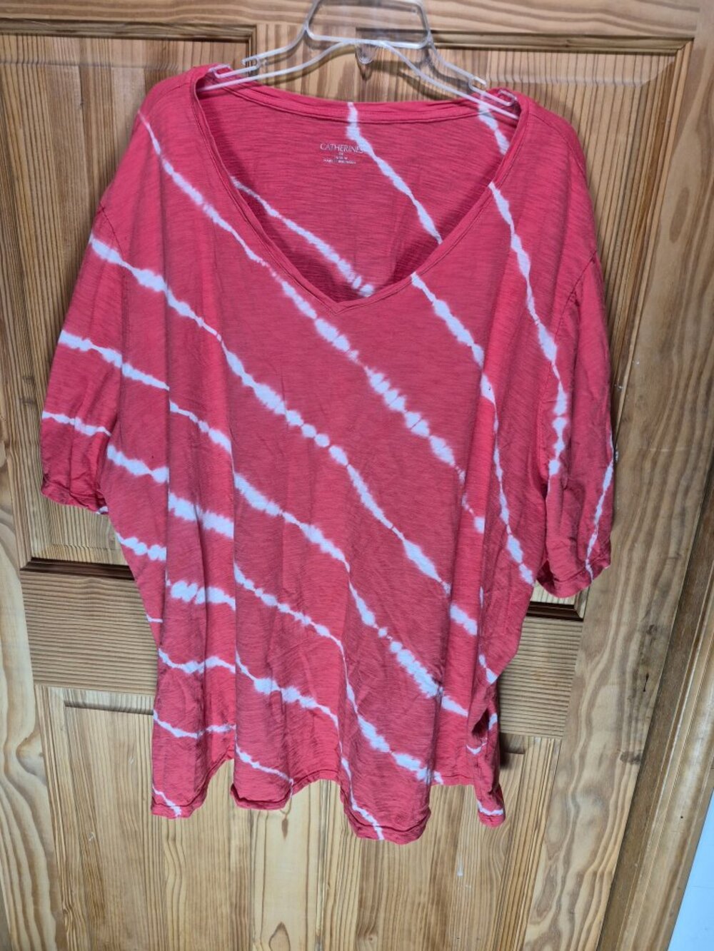 Catherines Short Sleeve V-Neck 5X Tee Red and White Tie Dye